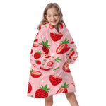 KocoBluza Strawberry – Przytulna Bluza Koc w Truskawki One Size