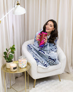 KocoBluza Raccoon Night – Niebieska Bluza Koc w Szopy One Size